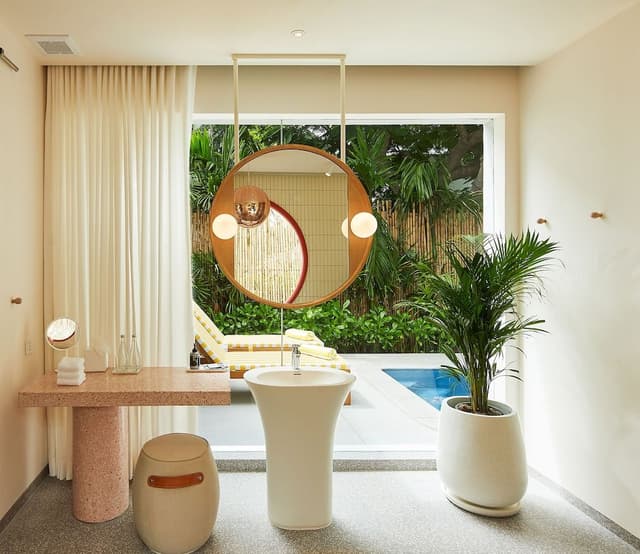 Villa (Plush Pool)