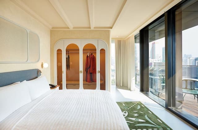 Suite, 1 King Bed, Balcony