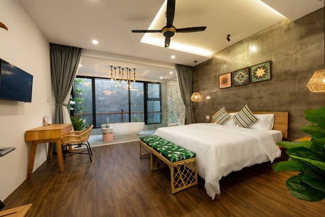 Deluxe Double Room, Bathtub