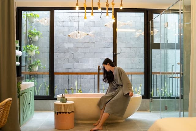 Deluxe Double Room, Bathtub
