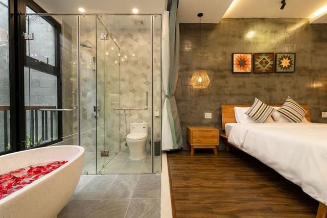 Deluxe Double Room, Bathtub