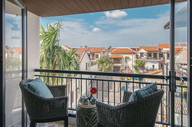 King Suite, Balcony