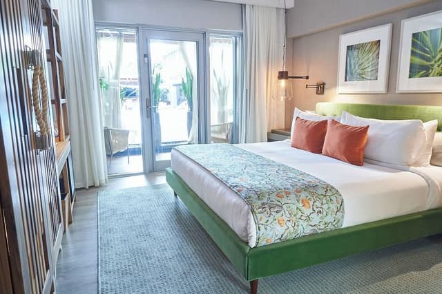 Room, 1 King Bed (Pool)