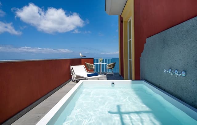 Junior Suite, Hot Tub, Sea View (Deluxe)