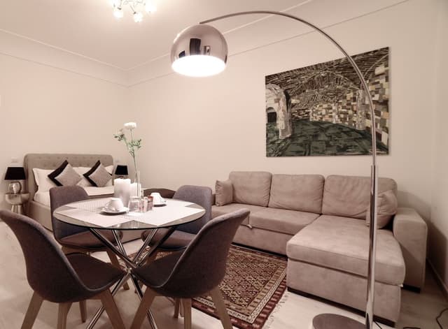 Deluxe Suite, Jetted Tub
