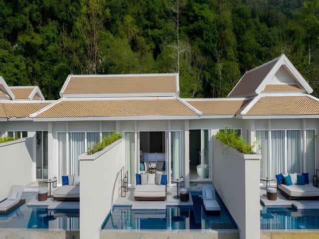 Premium Ocean Pool Suite King