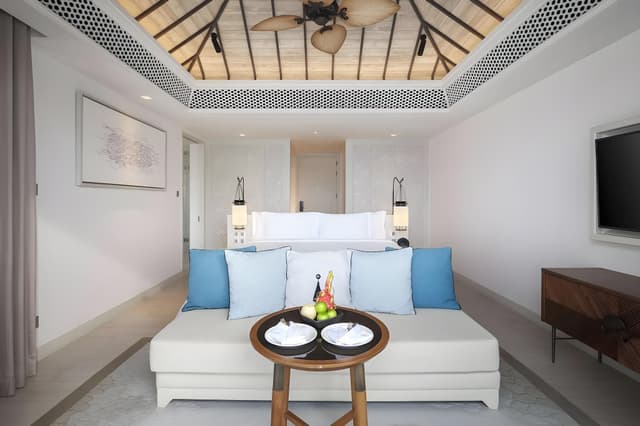 Premium Ocean Pool Suite King