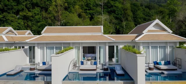 Premium Ocean Pool Suite Twin