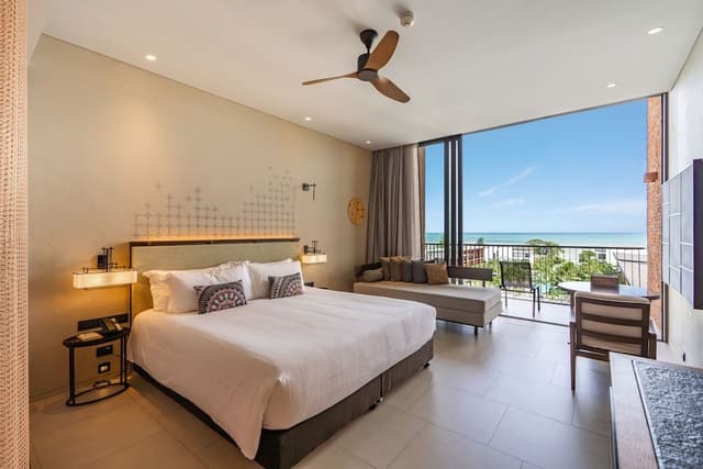 Deluxe Room, Sea View (King bed or Twin bed)
