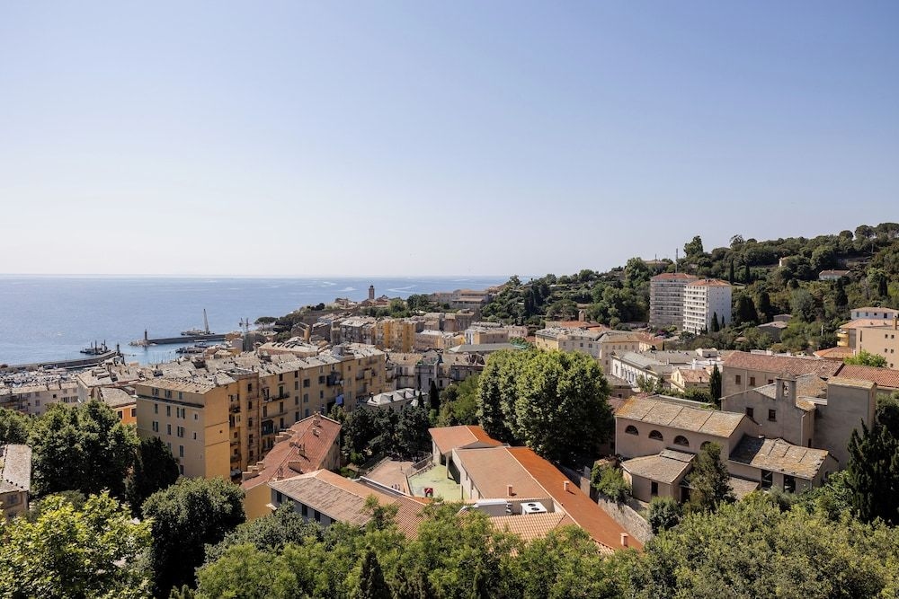 Adonis Le Bastia0