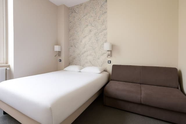 Room with 1 double bed and 1 sofa bed 1 person