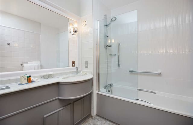 TWIN DELUXE ROOM