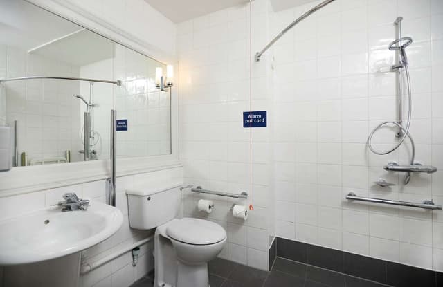 QUEEN ACCESSIBLE GUEST ROOM