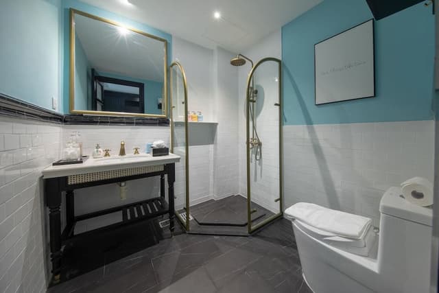 One Bedroom Apartment Twin City View