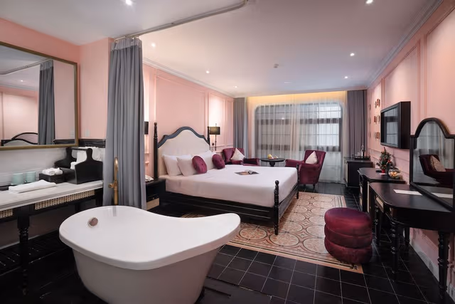 Studio with Bathtub