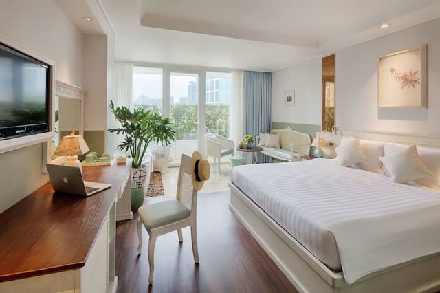 Bonard Junior Suite + Afternoon tea on rooftop