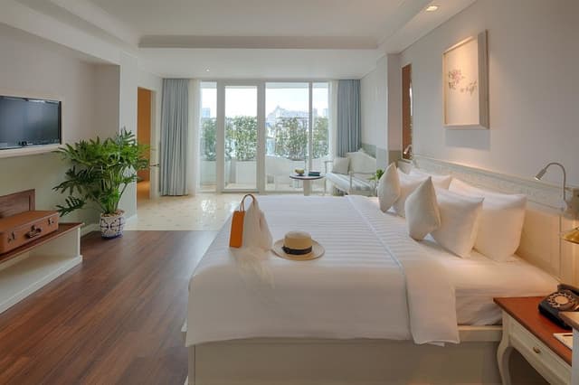Bonard Junior Suite + Afternoon tea on rooftop