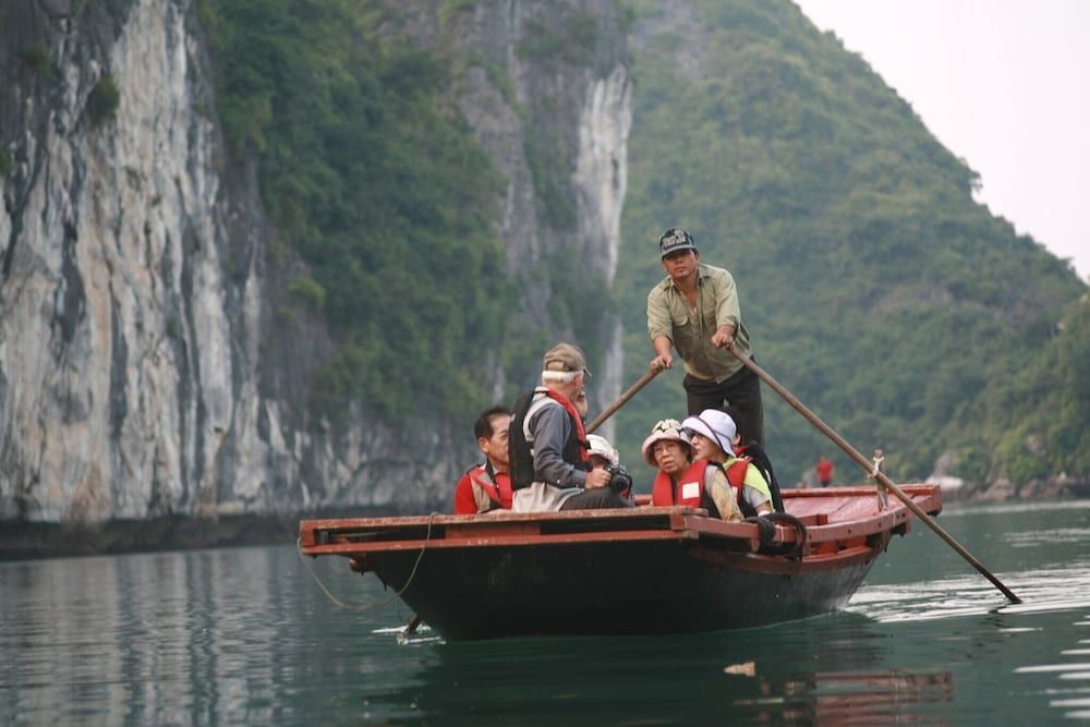 Room in Boat - Halong Bay Cruise For Backpackers1