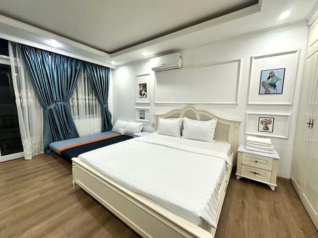 Deluxe Apartment, 1 King Bed, Balcony, City View