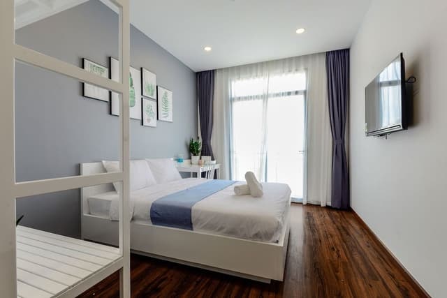 Deluxe Studio, 1 Queen Bed, Non Smoking, Balcony