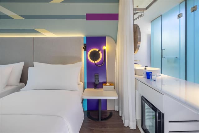TWIN BED ROOM