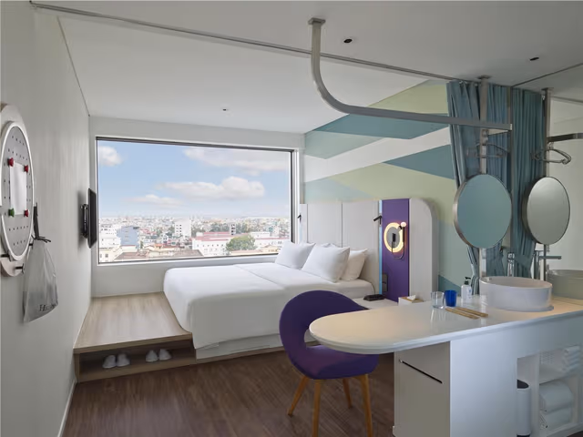 KING ACCESSIBLE ROOM