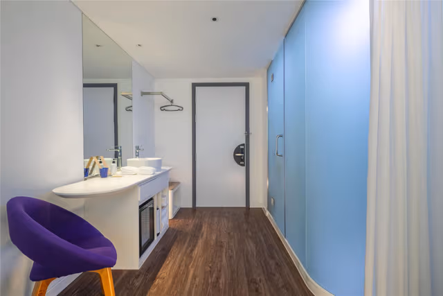 KING ACCESSIBLE ROOM