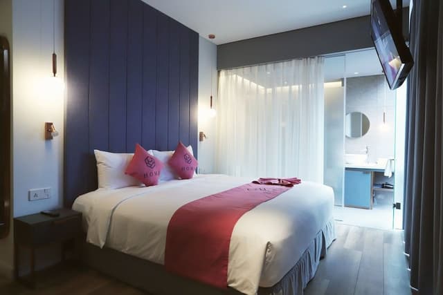 Deluxe Double Room (Window)