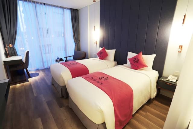 Deluxe Twin Room (Window)