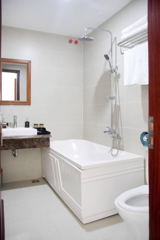 Executive Double or Twin Room, Multiple Beds, Bathtub, City View