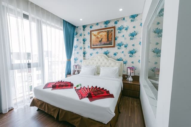 Deluxe Double Room, 1 Queen Bed, Bathtub, City View