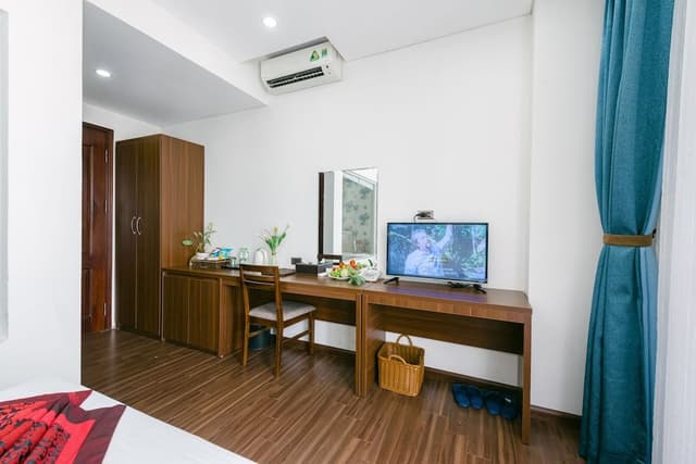 Deluxe Double Room, 1 Queen Bed, Bathtub, City View