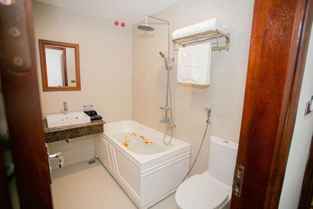 Executive Double or Twin Room, Multiple Beds, Bathtub, City View