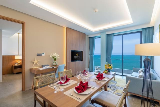 Executive Suite, 1 King Bed, Balcony