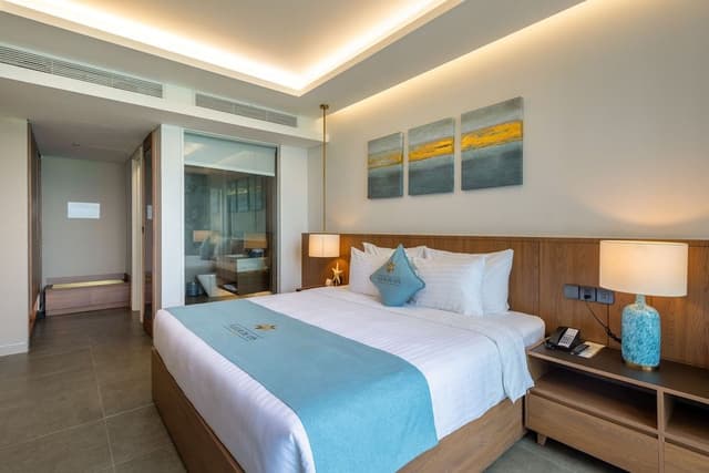 Executive Suite, 1 King Bed, Balcony