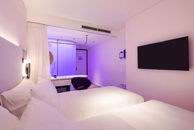TWIN BED ROOM