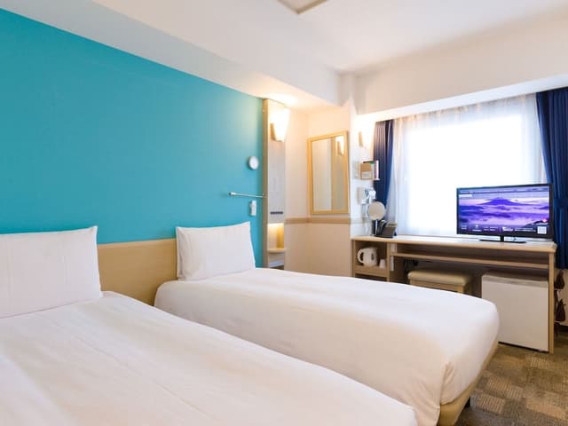 Economy Twin Room, Smoking