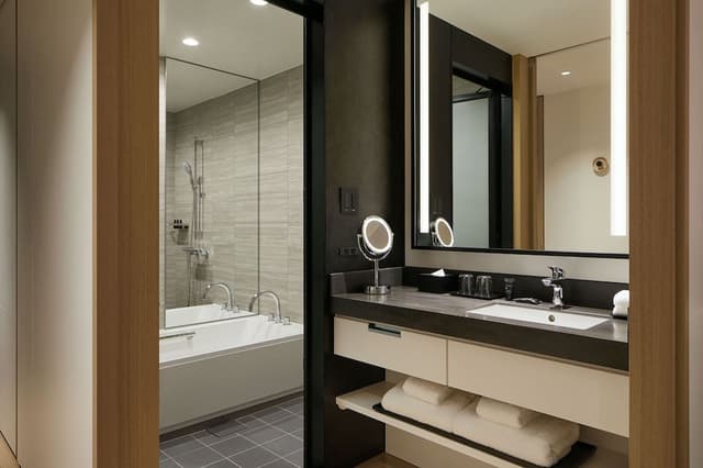 Room, Multiple Beds, City View (2 Twin Beds with Sofa Bed)