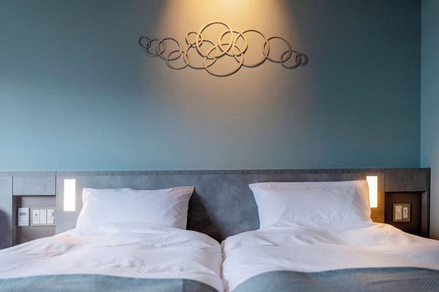 Hollywood Twin B Room (Shower Booth Only), Non Smoking