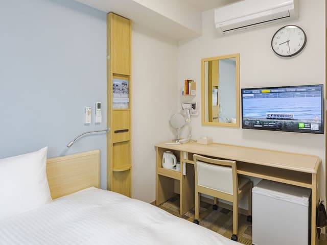 Single Room, Smoking