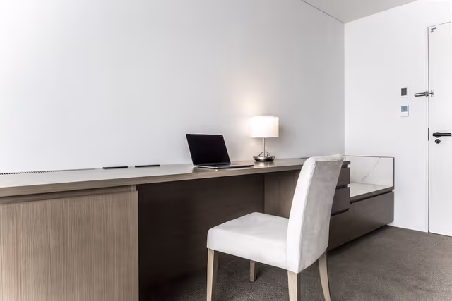 Deluxe King Room, Non smoking (with Lounge Access)