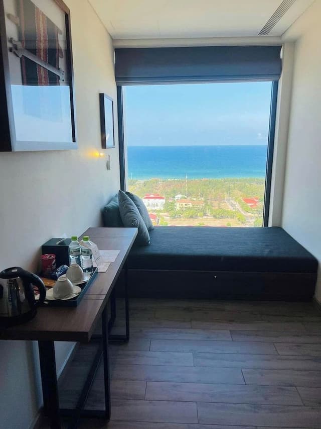 Deluxe Studio Suite, 2 Queen Beds, Balcony, Beach View