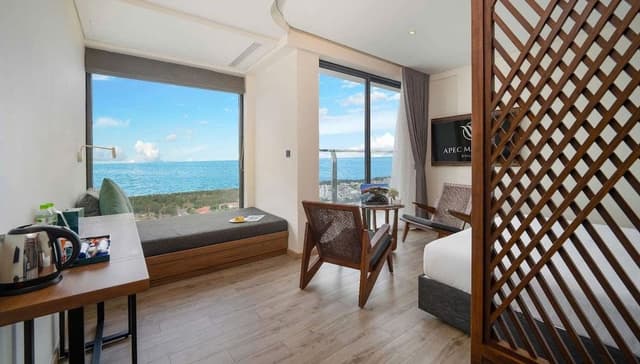 Deluxe Studio Suite, 2 Queen Beds, Balcony, Beach View