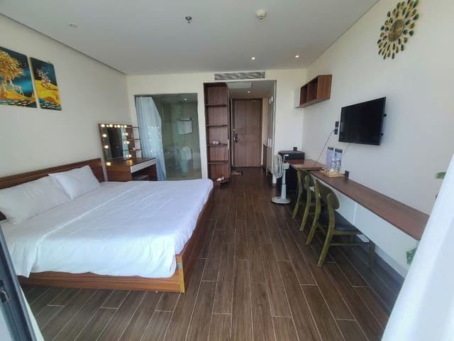 Deluxe Studio Suite, 2 Queen Beds, Balcony, Beach View
