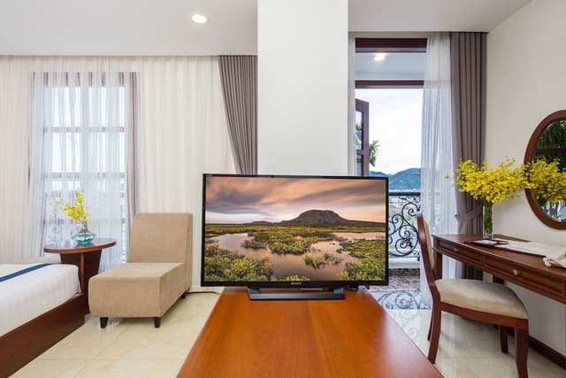 Senior Room, City View