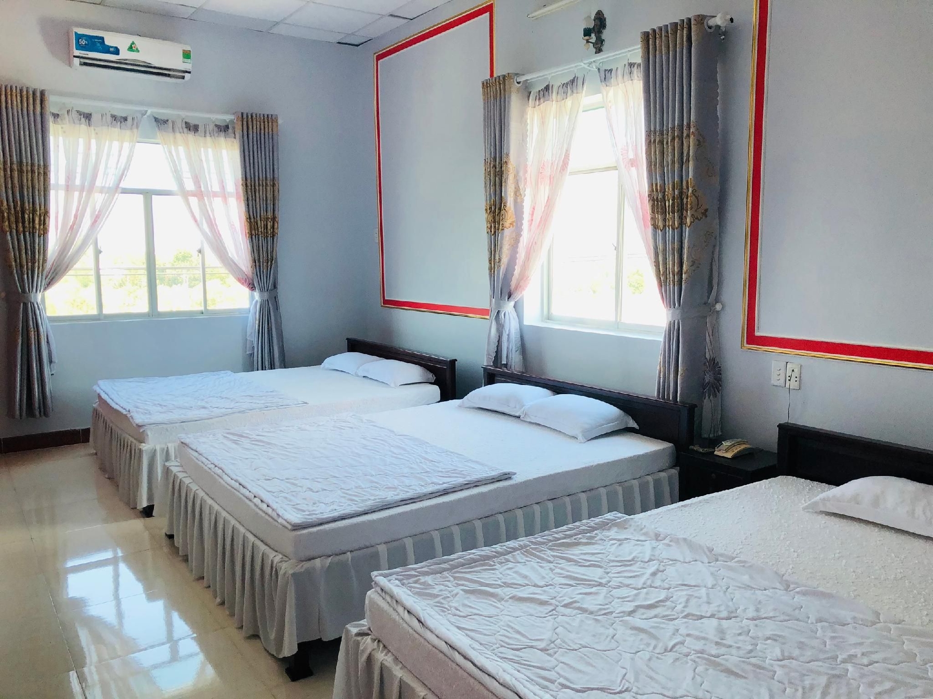 KHÁCH SẠN ĐẾ VƯƠNG (Khách sạn Đế Vương)0