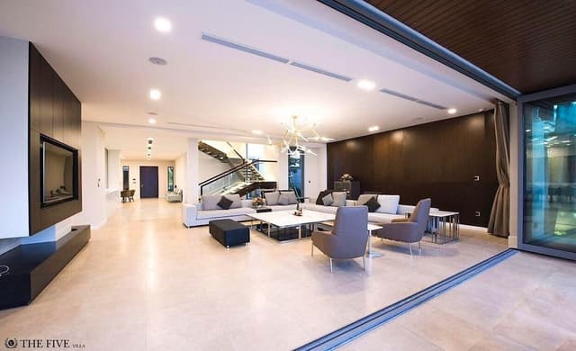 Luxury Villa (8 Bedrooms)