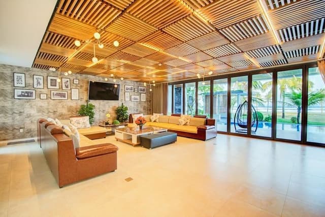 Luxury Villa (8 Bedrooms)