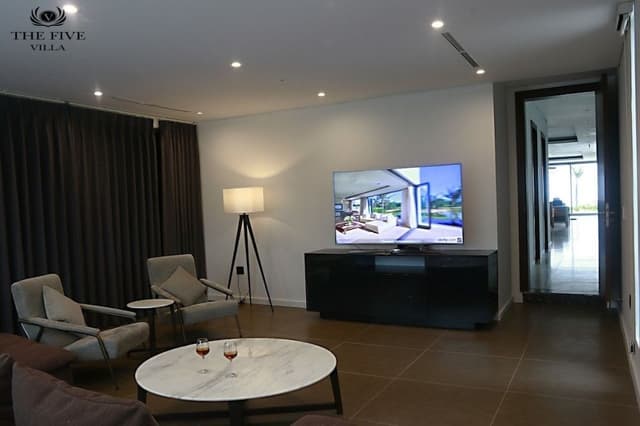 Luxury Villa (8 Bedrooms)