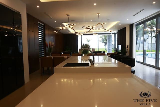Luxury Villa (8 Bedrooms)